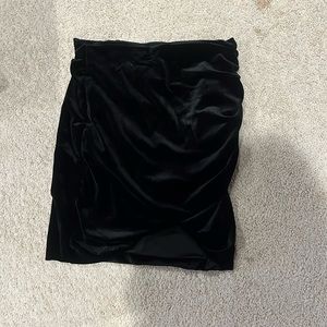 Kittenish medium velvet skirt with ruffle on side